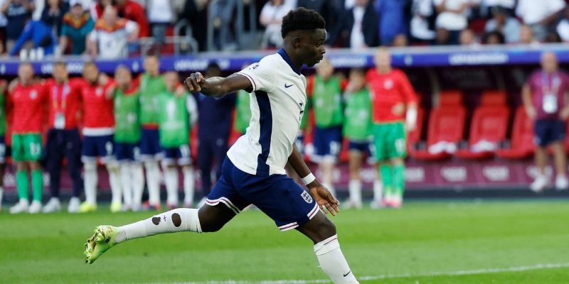 Cầu thủ nào bị cấm đá penalty