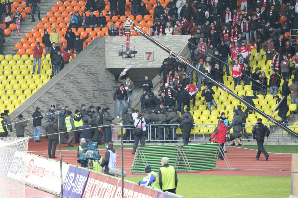 Hooligan trong bóng đá là gì