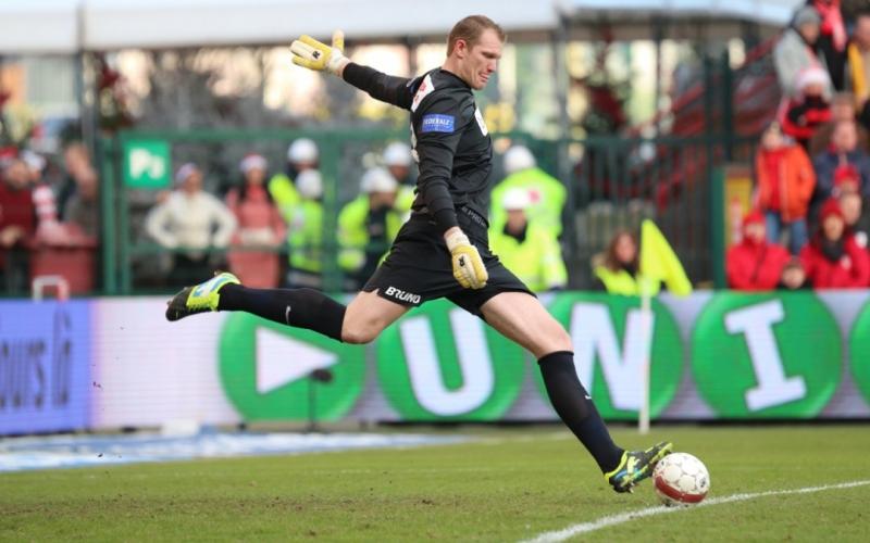 Top 1: Kristof Van Hout - cầu thủ bóng đá cao nhất thế giới