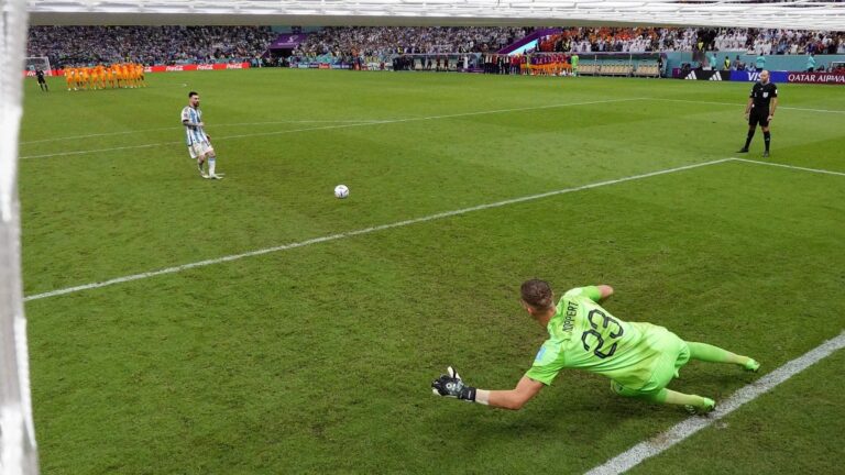 Top 10 cầu thủ bị cấm đá penalty và nguyên nhân cấm đá 11m