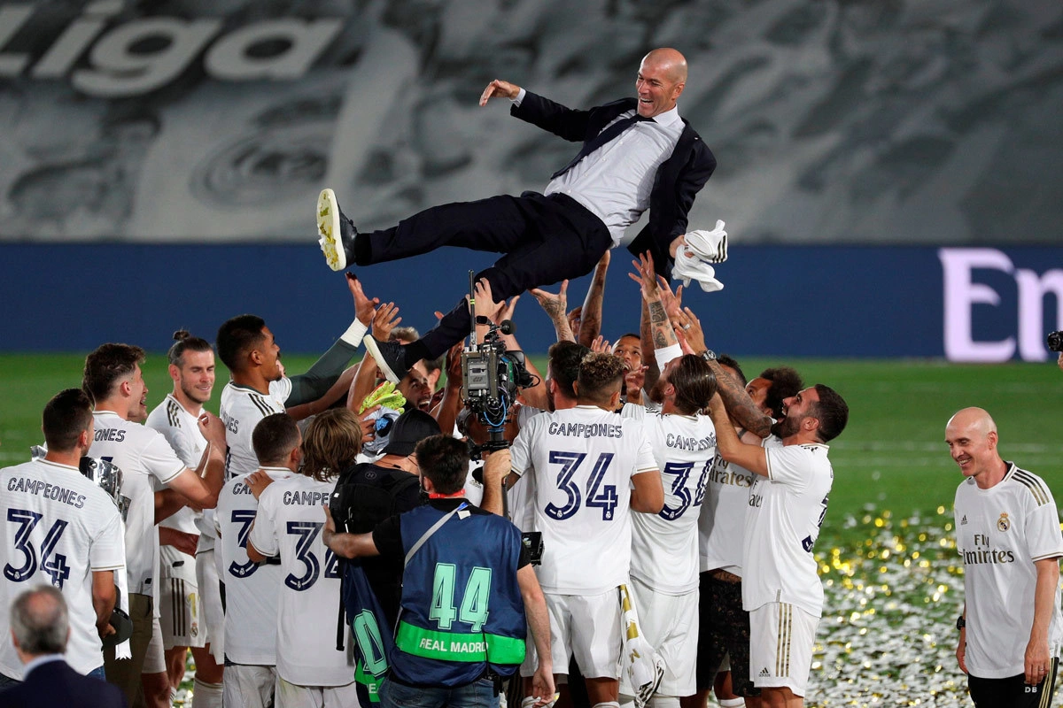 Top 6: Zinedine Zidane - Nghệ sĩ sân cỏ với những đường chuyền ma thuật